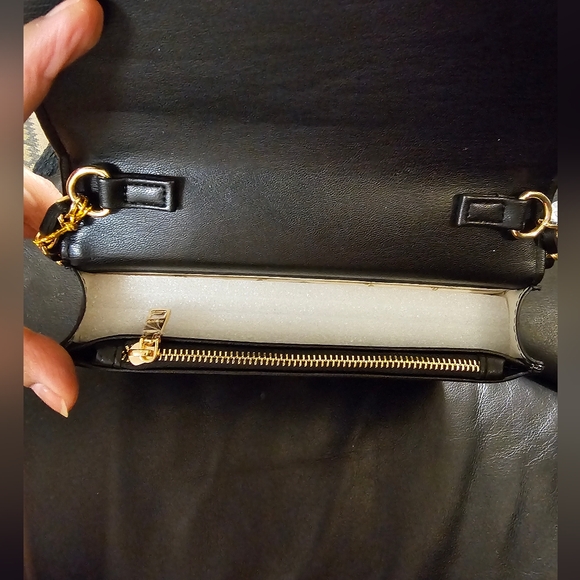 Bebe Stanley Black Crossbody NWT Quilted Vegan leather gold chain strap - Picture 12 of 16